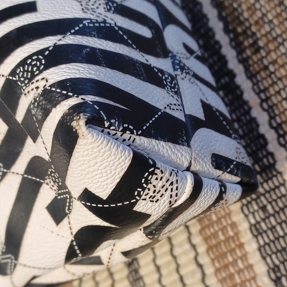 Victoria's Secret  makeup bag - Picture 8 of 16